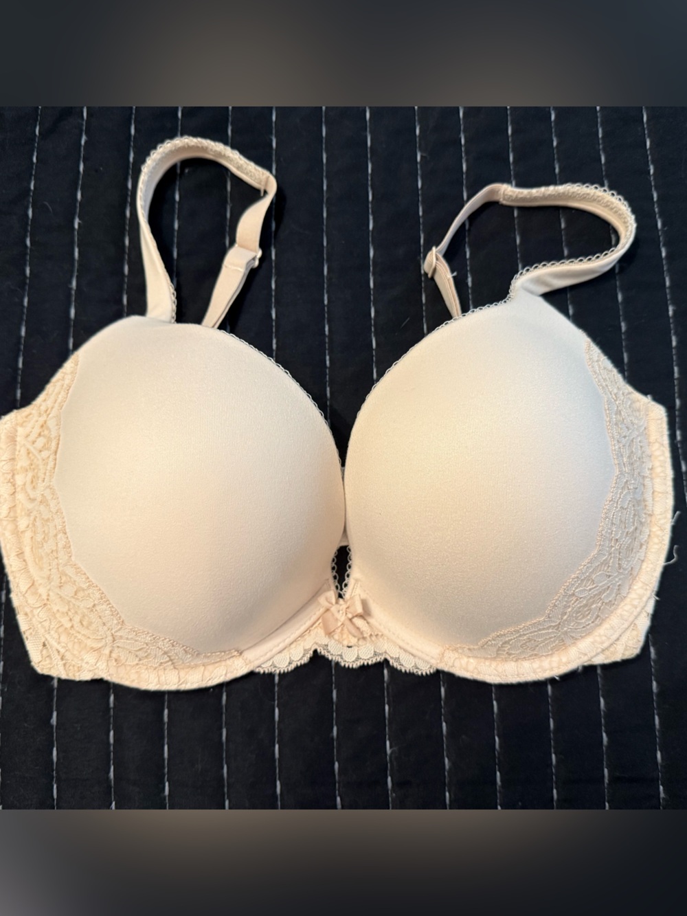 Victoria's Secret Light Nude Lace-Trim Push-Up Bra 32DDD